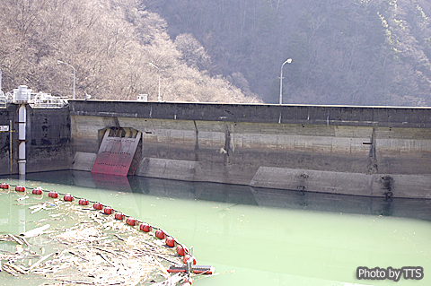 ����d�͎��R���N���[�g�_���F������_��