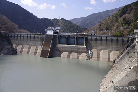 ����d�͎��R���N���[�g�_���F���_��