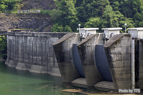 ����d�͎��R���N���[�g�_���F�������_��