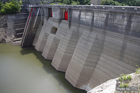 ����d�͎��R���N���[�g�_���F���̑q�_��